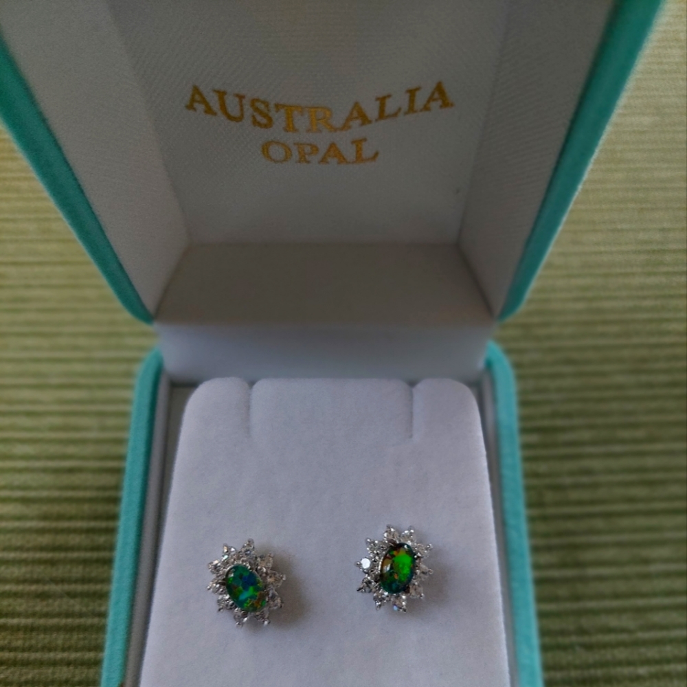 Silver Australian opal w crystals surrounding opal NEW